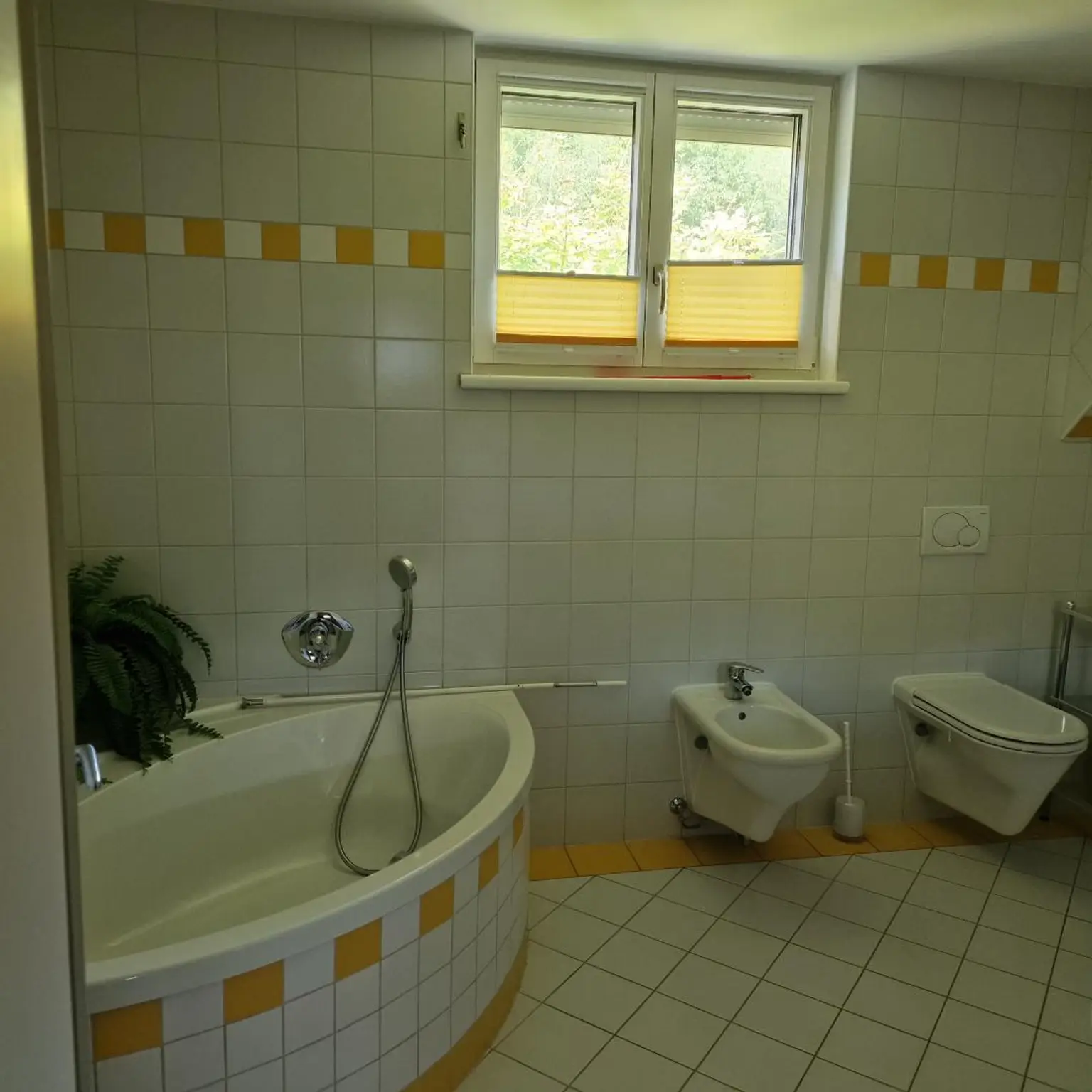 Einziehen und genießen! Sonniges Einfamilienhaus mit Doppelgarage, Terrasse uvm