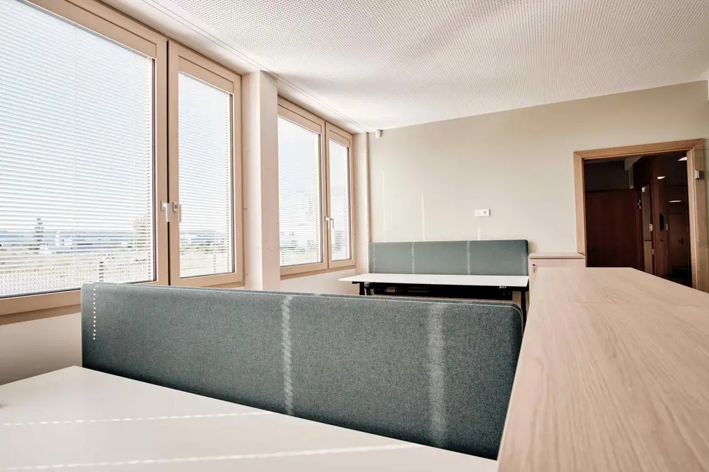 HI TECH BETRIEBSGEBÄUDE