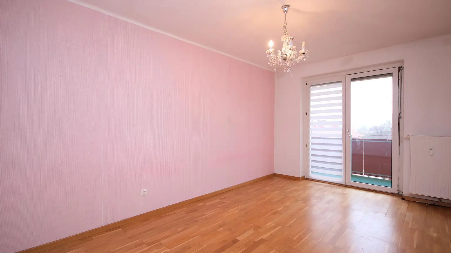 Schlafzimmer mit Balkonzugang