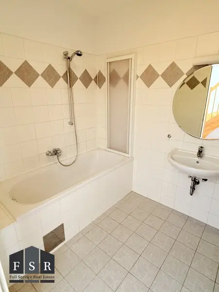 3-Zimmer Dachgeschoß-Wohnung mit Terrasse - Allgemeingarten und Ubahnnähe