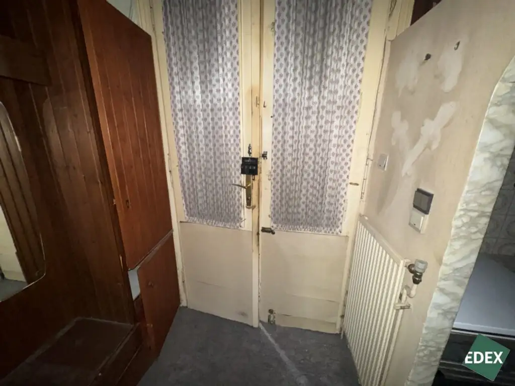 Wohnung mit Potential: Sanierungsbedürftige 2-Zimmer Wohnung nahe Augarten