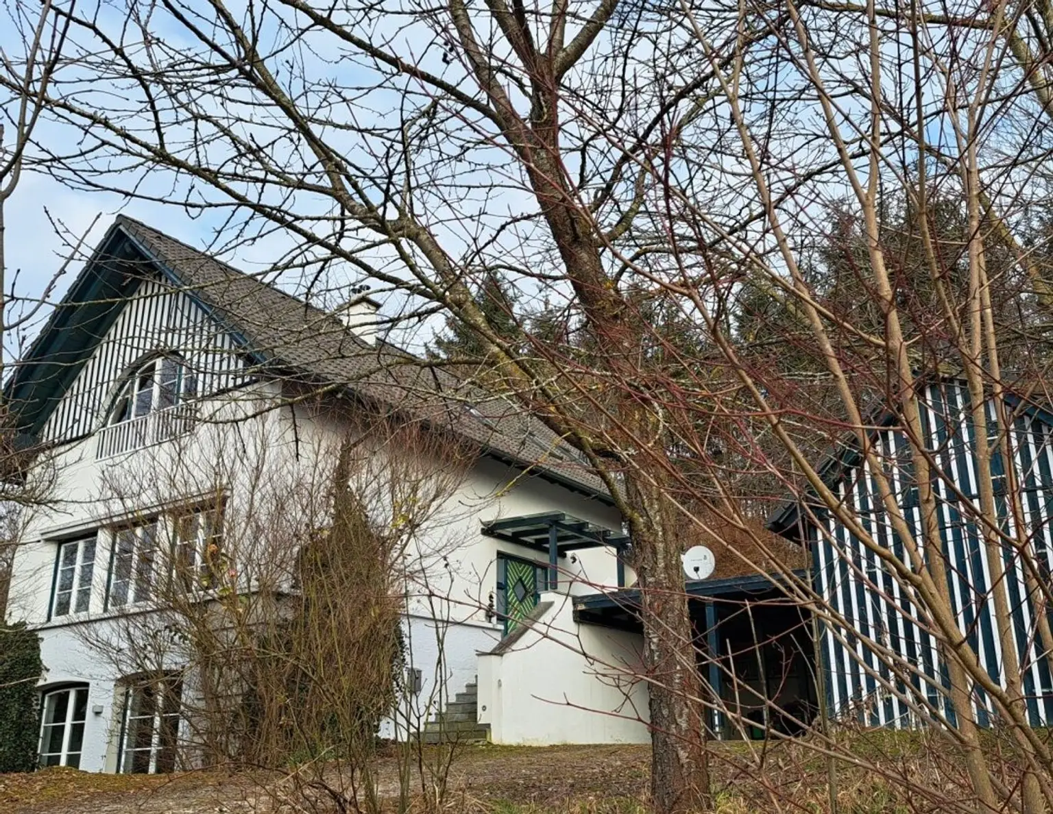Seewalchen/Attersee: Haus mit großzügigem Platzangebot und freier Bauparzelle nebenan!