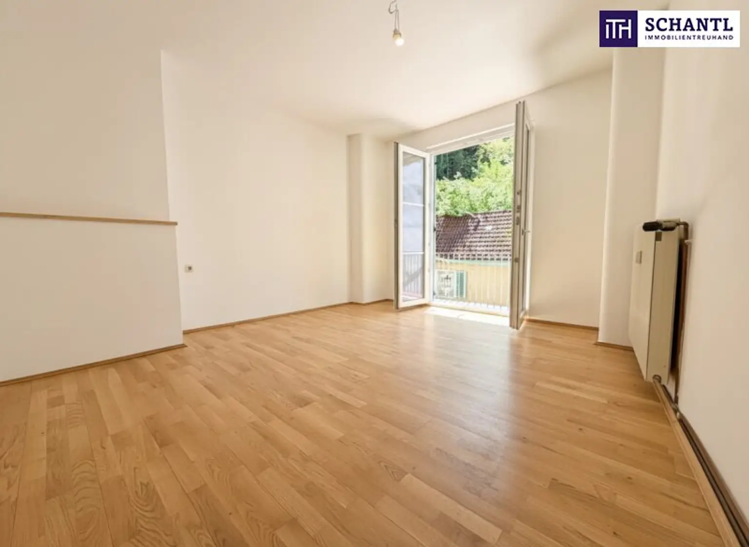 Schlafzimmer und Zugang Balkon