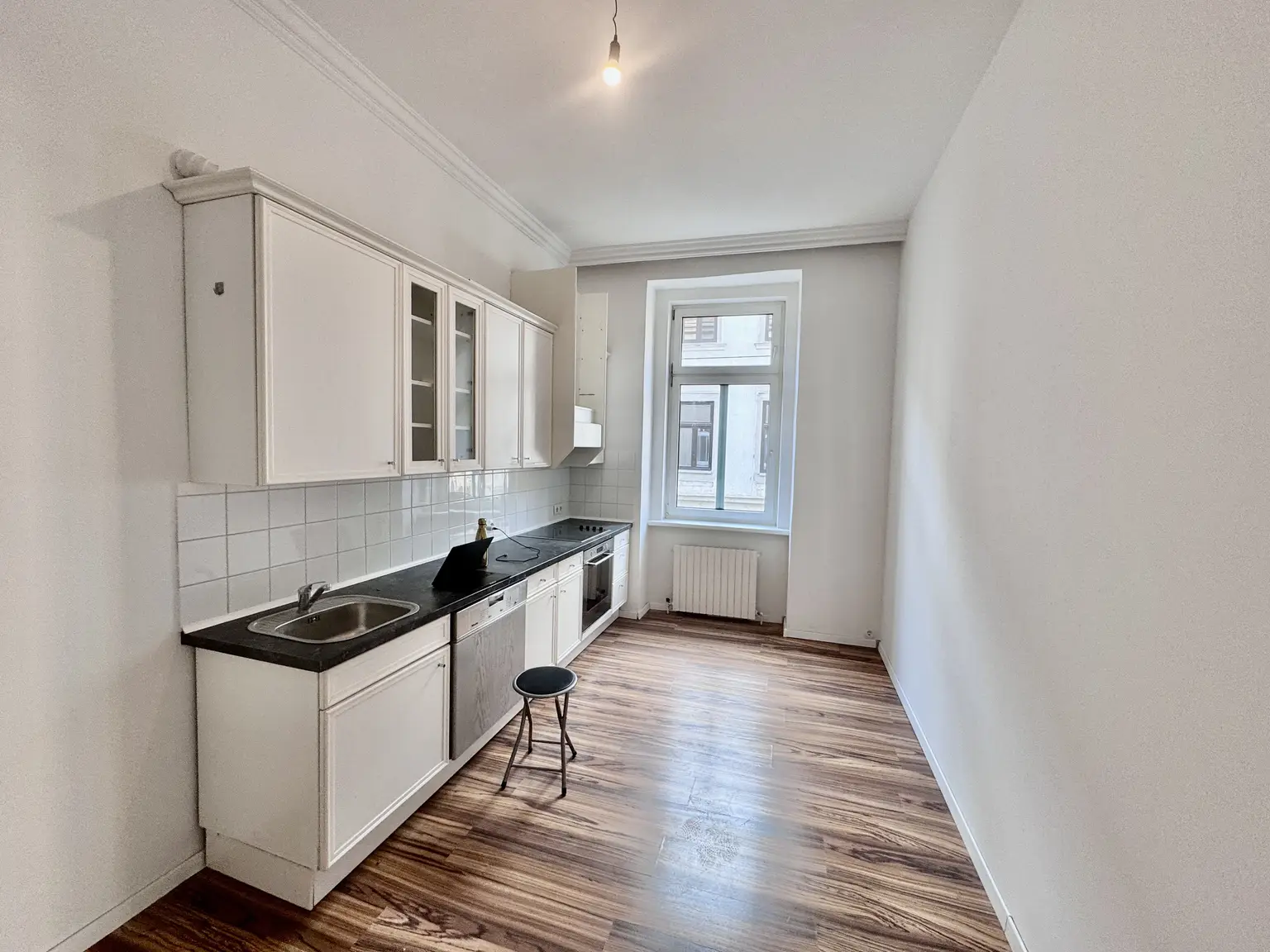ALTBAUWOHNUNG NÄHE MARIAHILFER STRAßE - CHARMANTE;HELLE ALTBAUWOHNUNG - IDEAL FÜR WG ODER FAMILIE!