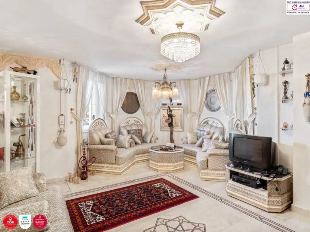 Exklusiv eingerichtete Villa mit orientalischem Hauch in absoluter Ruhelage in einer der begehrtesten Wohnlagen des südwestlichen Wienerwalds