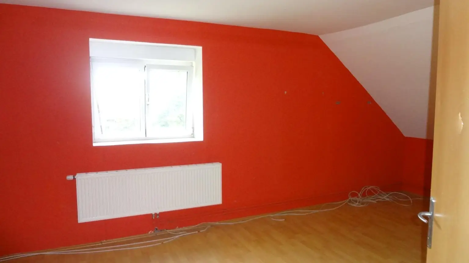 * Gelegenheit *  Einfamilienhaus mit viel Wohnfläche, Keller und Garten!