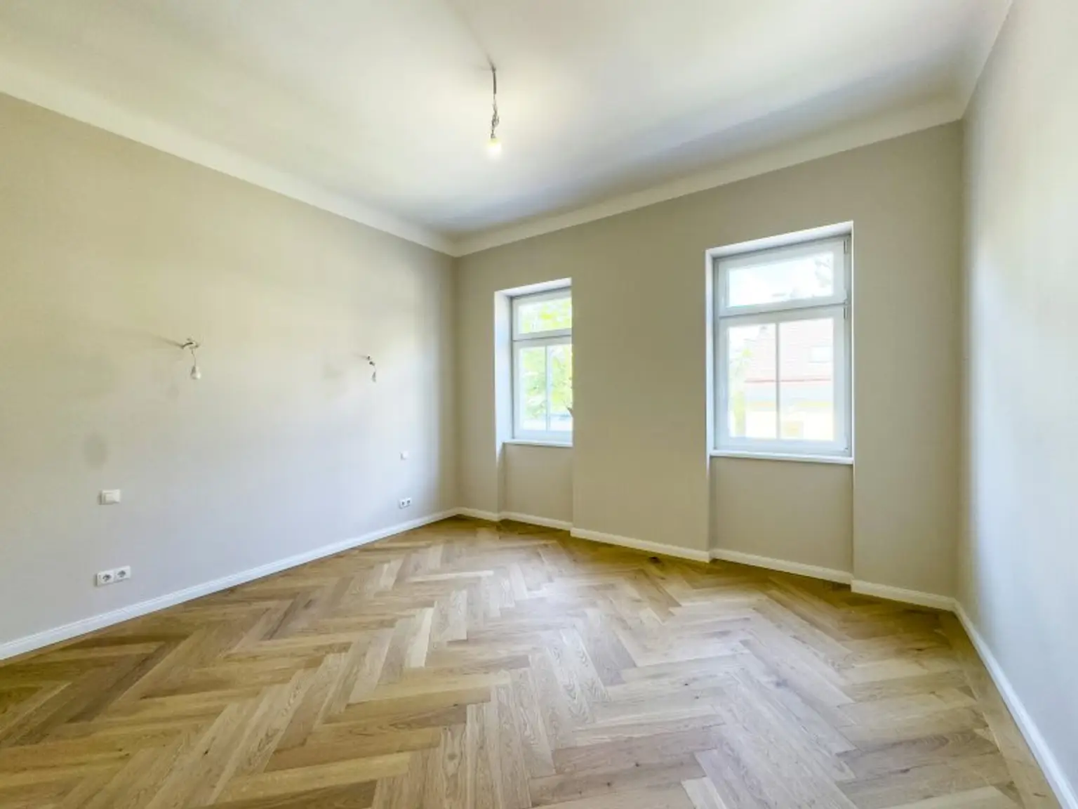 Altbau-Charme zum Erstbezug | Lichtdurchflutet, ruhig & grün | U4 vor der Tür