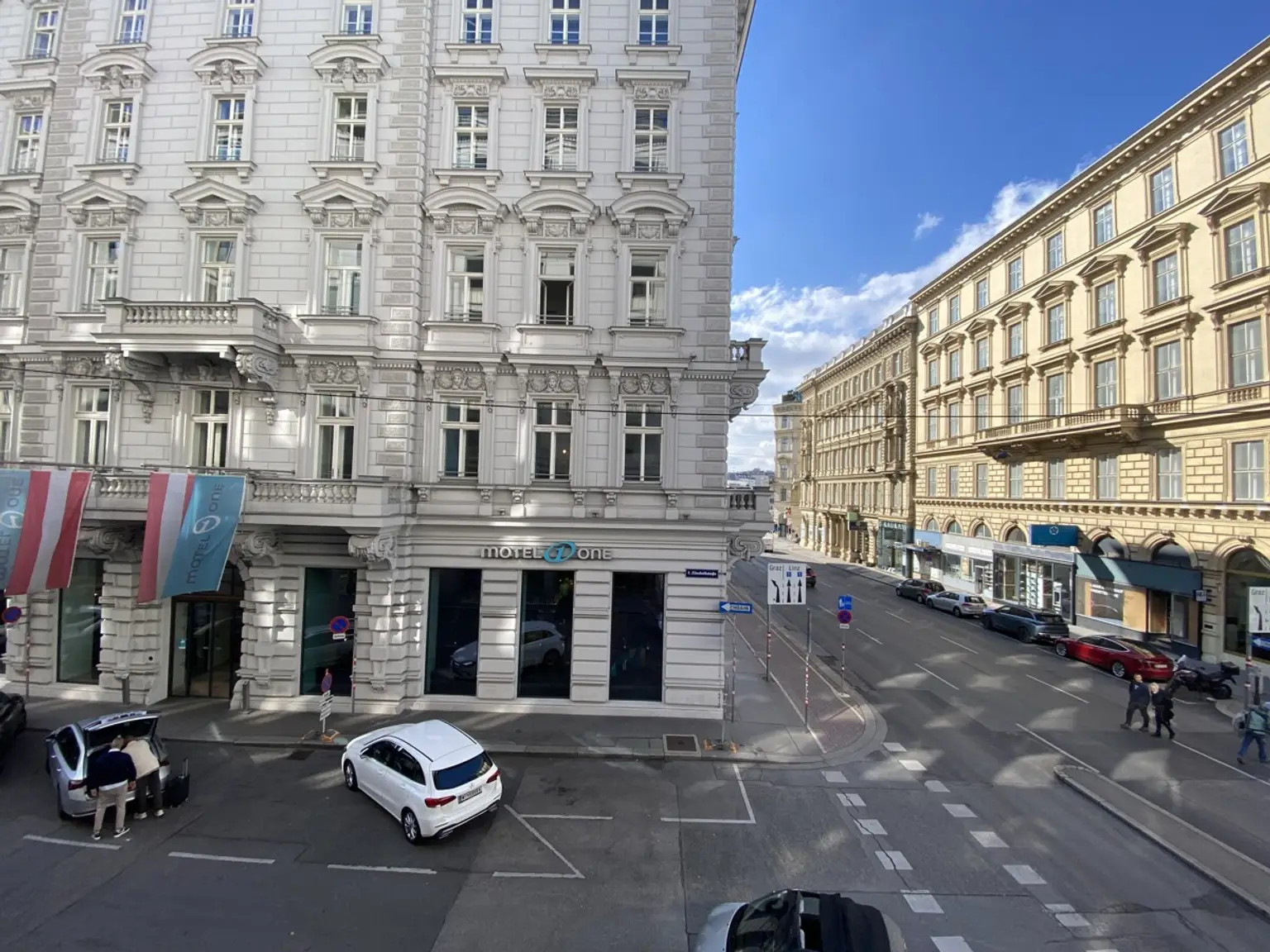 OPERNRINGHOF 3 Zimmer Wohnung /Büro  I 2 Bedroom Apartment opposite Opera