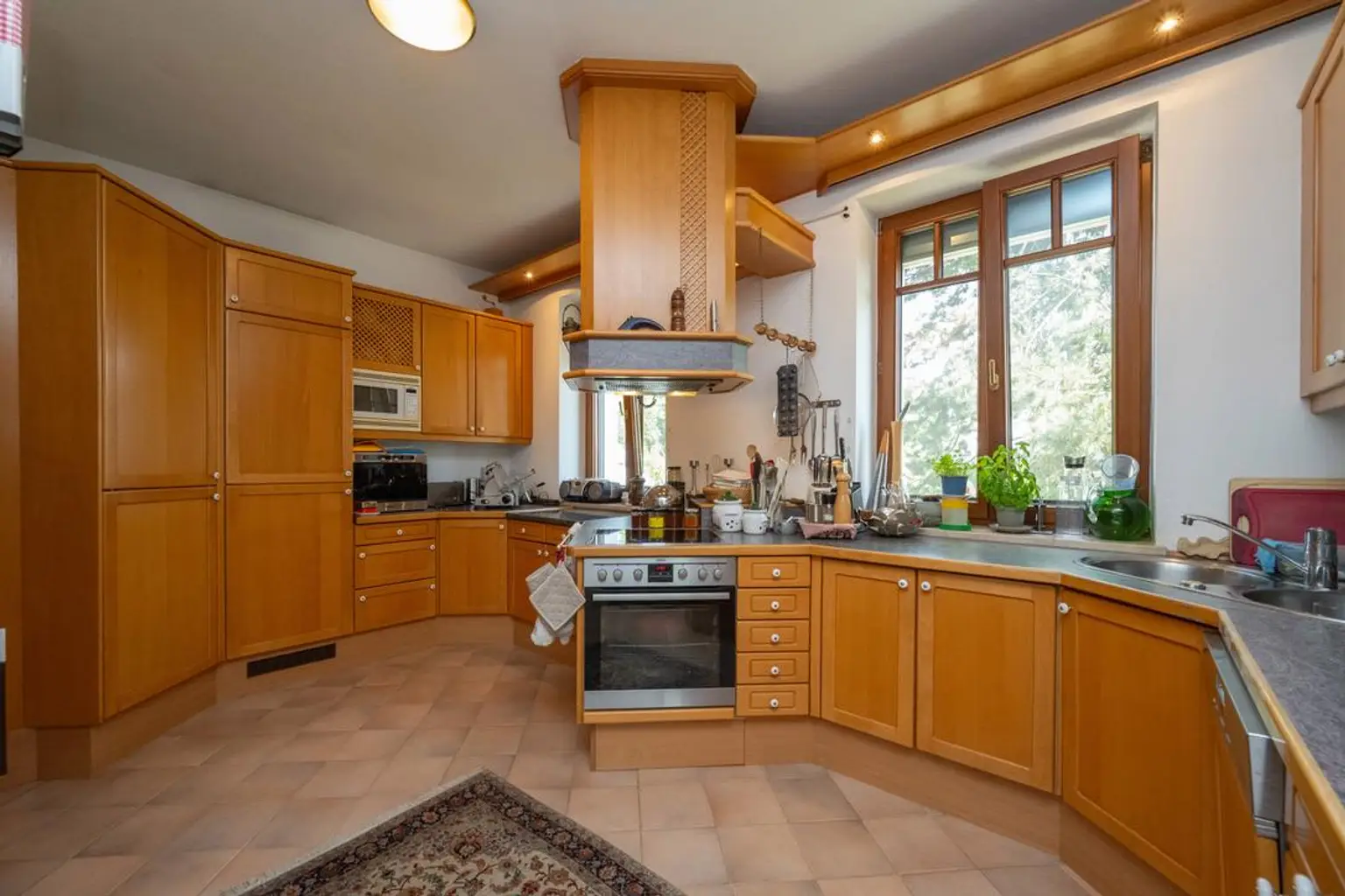 Uneinsehbares Wohnjuwel mit 7.984 m² Grundstück – einzigartiges Naturparadies mit herrlichem Panoramablick am Heuberg in Dietach!