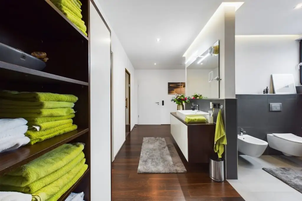 Exklusive Villa mit Indoor- & Outdoor-Pool, Smart-Home-Ausstattung und durchdachtem Raumkonzept