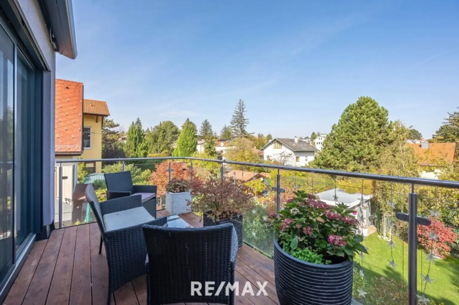 WOHNEN MIT STIL | KOMFORT | LUXUS UND SWIMMINGPOOL in Grünruhelage.