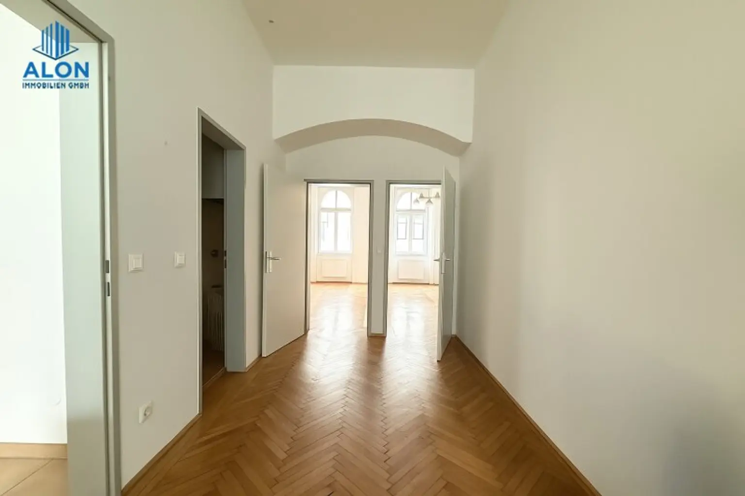 Stilvolle 2-Zimmer-Altbauwohnung – zentral begehbar, helle Räume & hervorragende Lage im 5. Bezirk!