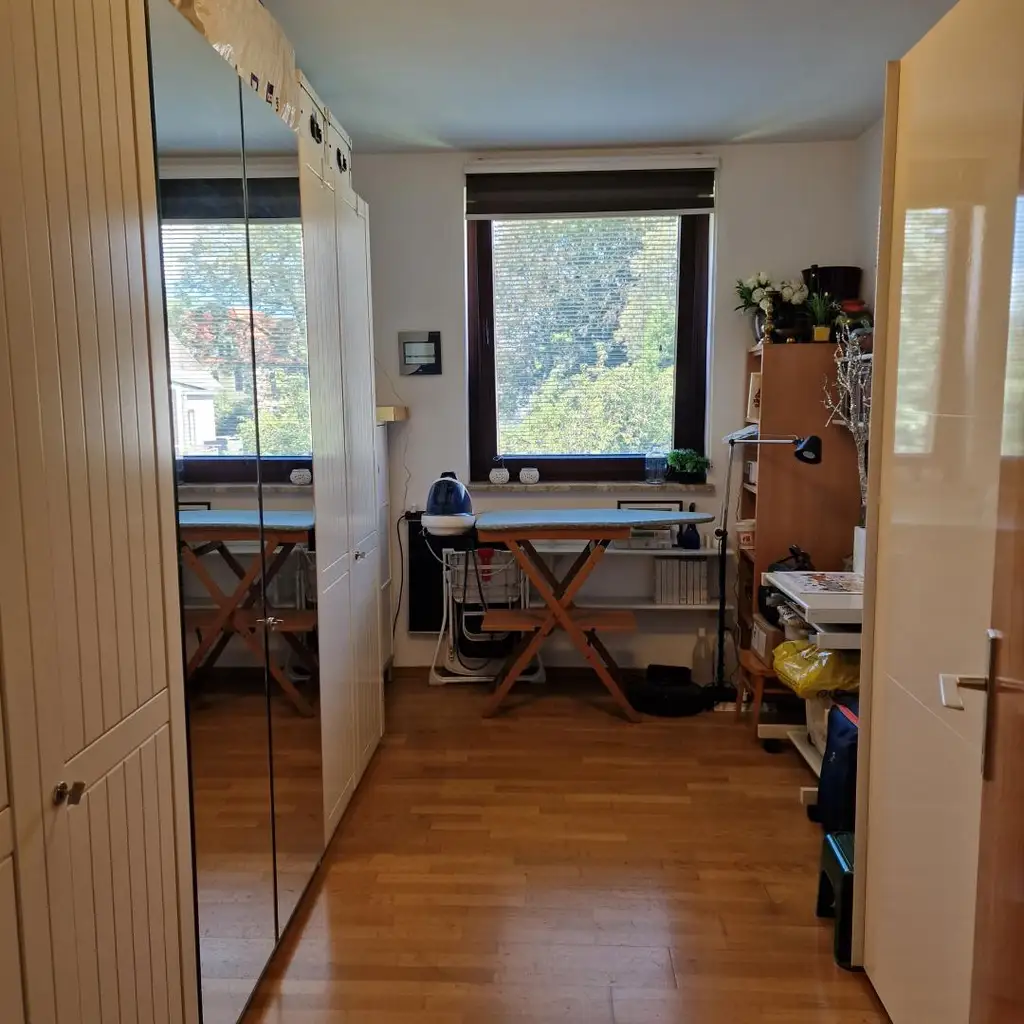 Ruhige und sonnige 4-Zimmer-Wohnung in zentraler Lage!