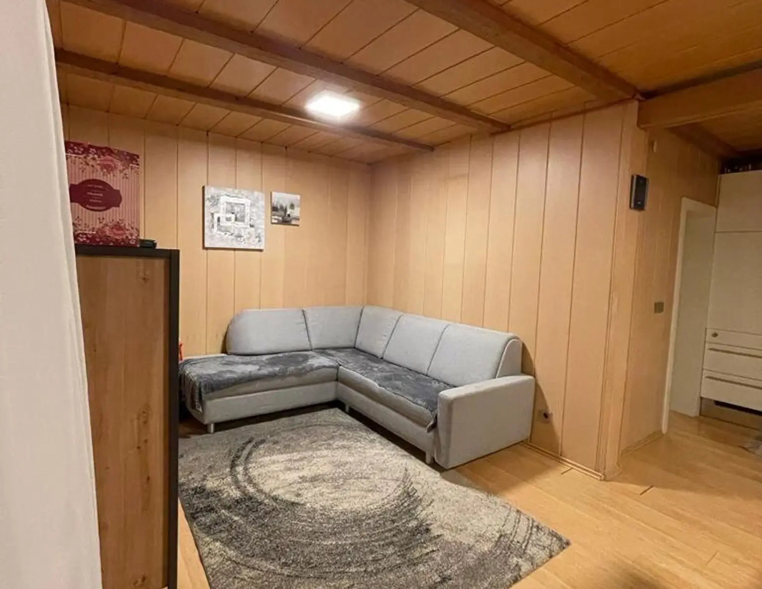 Traumhafte Bauparzelle mit gemütlichem Holzblockhaus