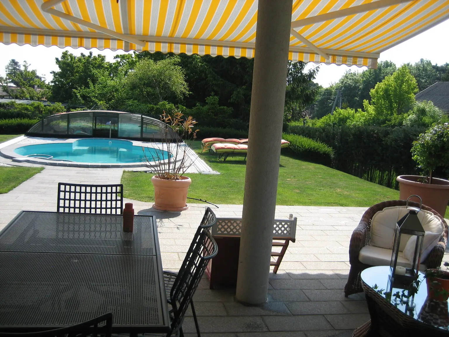 Einfamilienhaus mit Pool, Weinkeller, Sauna und Co.!