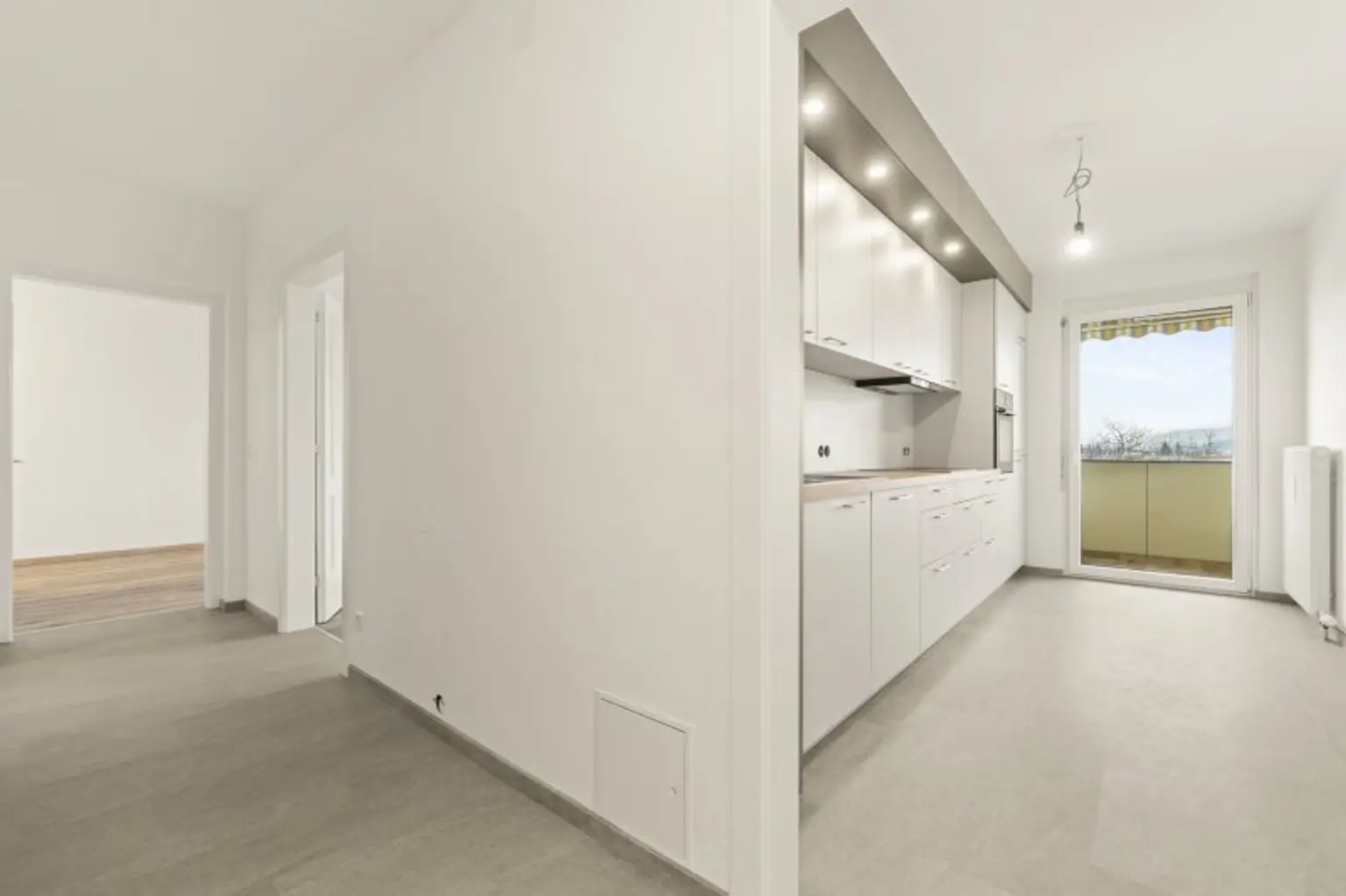 Schöne, sanierte 3 Zimmer Wohnung (Penthouse) 95,00m² mit Westloggia in Waidmannsdorf - Lodengasse