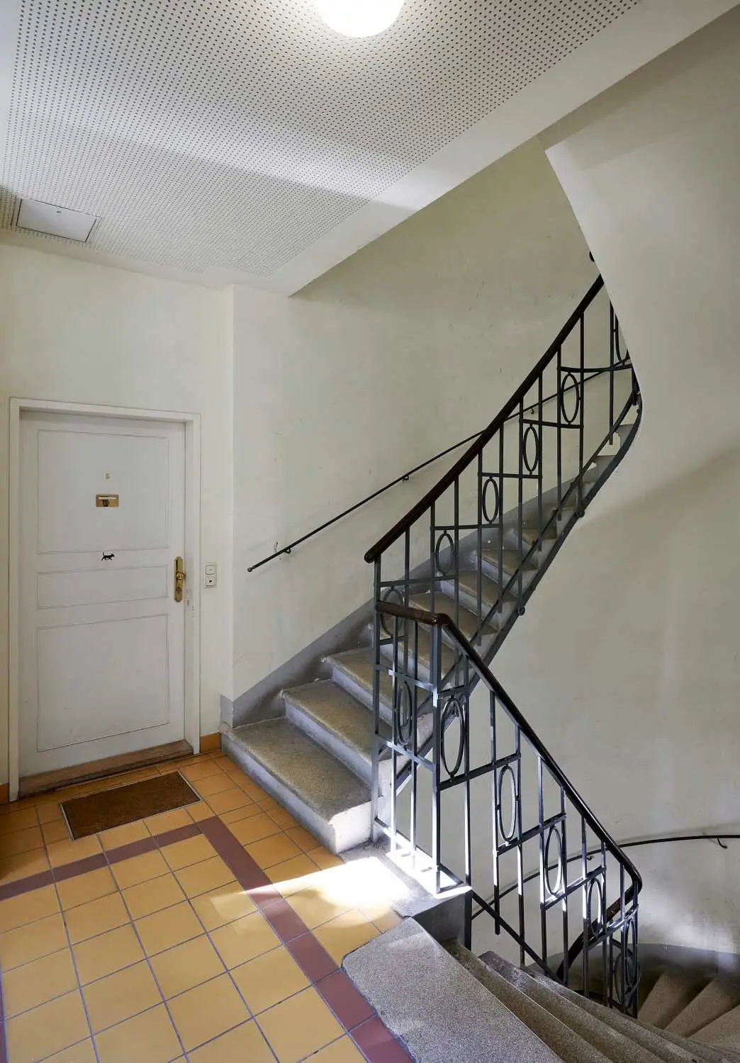 Klassisches Wiener Zinshaus mit ausgebautem Dachgeschoß in der Millergasse