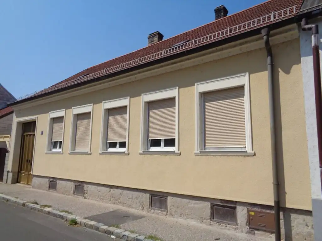 Dürnkrut: S-Bahnverbindung: solides Wohnhaus zum Sofortbezug