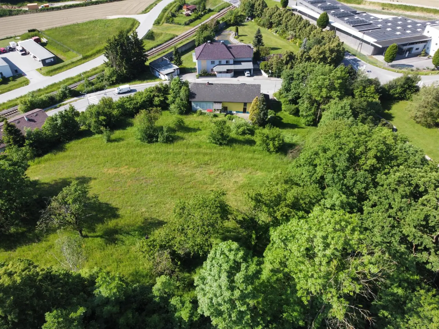 Traumhaftes Grundstück mit atemberaubendem Fernblick und charmanten Einfamilienhaus