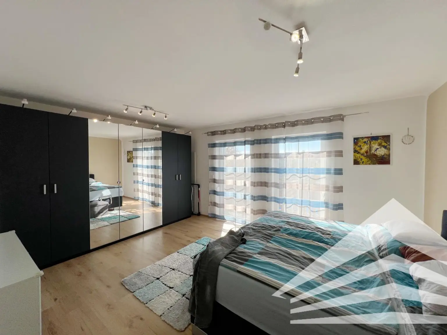 Großzügiges Eckreihenhaus mit Garten & Pool in toller Siedlungslage! 360° Rundgang online!