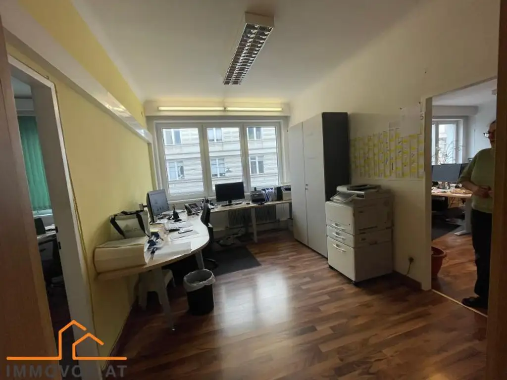 SANIERTES BÜRO IM FREIHAUSVIERTEL - 2 EINGÄNGE - 1. und 3. Stock frei