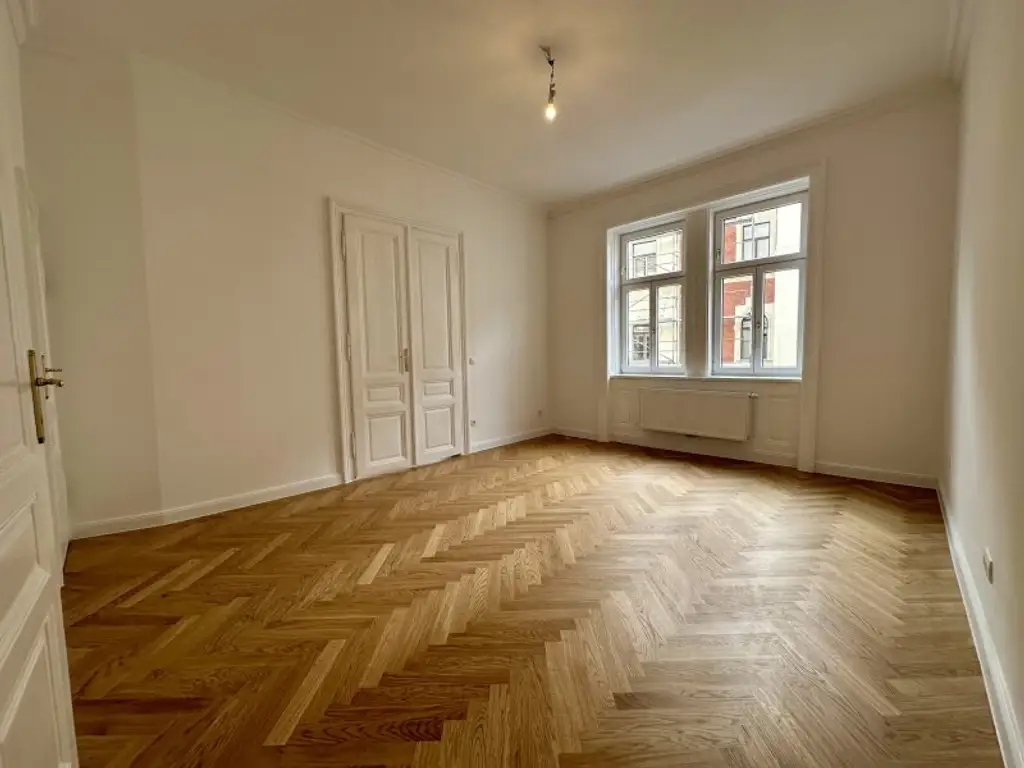 Stilvolle und geräumige 4-Zimmer-Altbauwohnung mit Balkon, nahe Währinger Straße