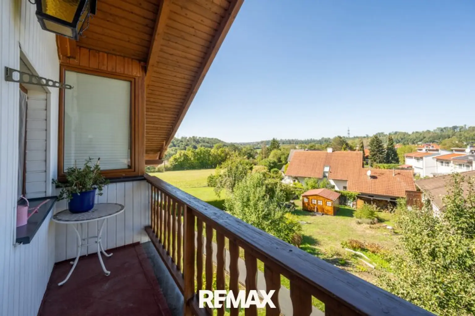 nordwestlich ausgerichteter Balkon im OG/DG