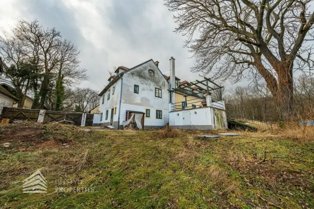 Exklusives Baugrundstück in einzigartiger Lage mit Einreichplanung!