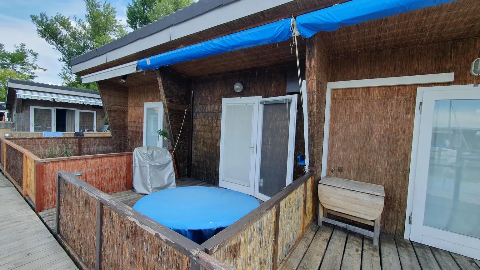 Segler aufgepasst – Charmante Kabane am See im Yachtclubgelände