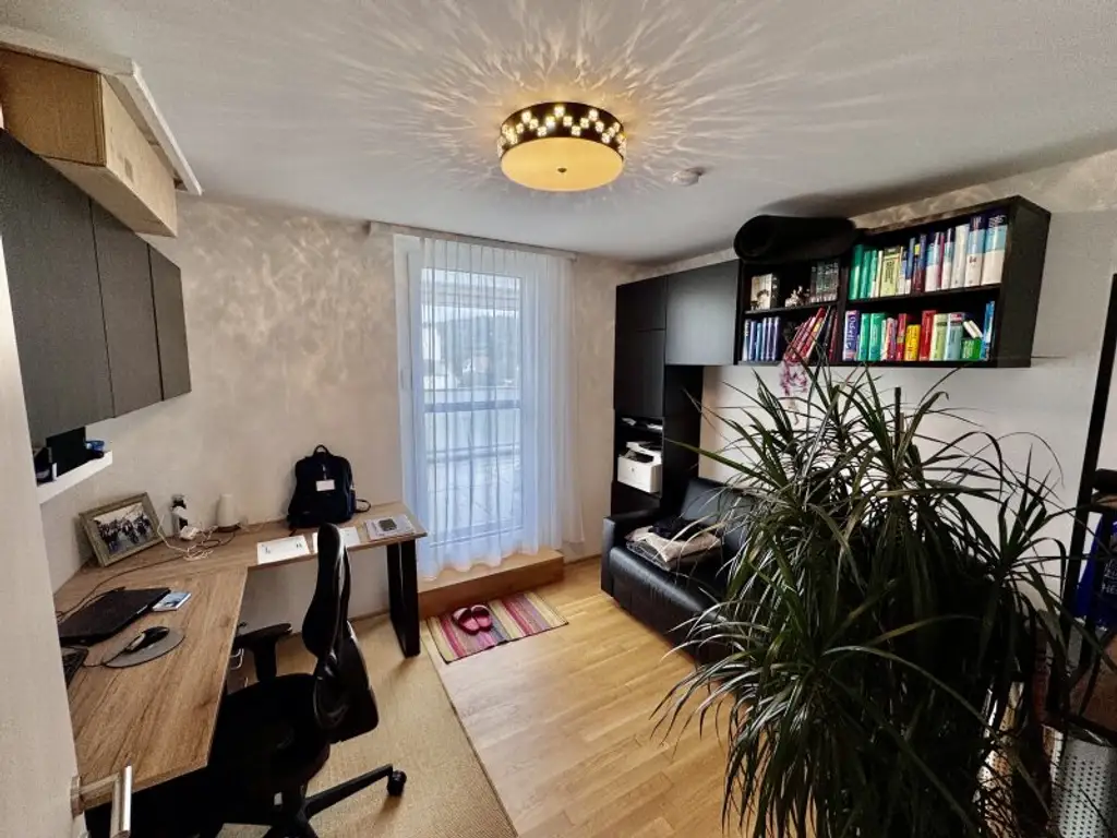 MODERNE DACHTERRASSENWOHNUNG MIT BLICK AUF DEN BISAMBERG