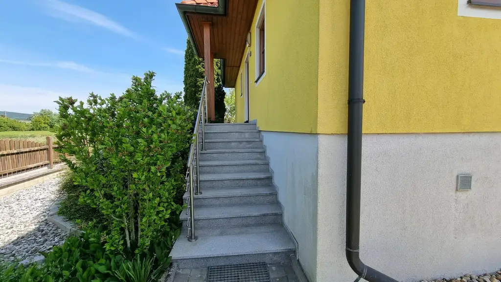 Charmanter Bungalow mit großem Garten, Photovoltaik & Teichanlage