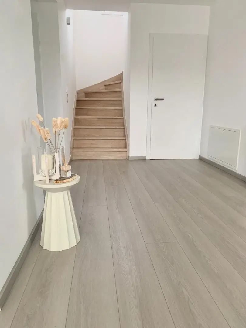 Flur mit Stiegenaufgang