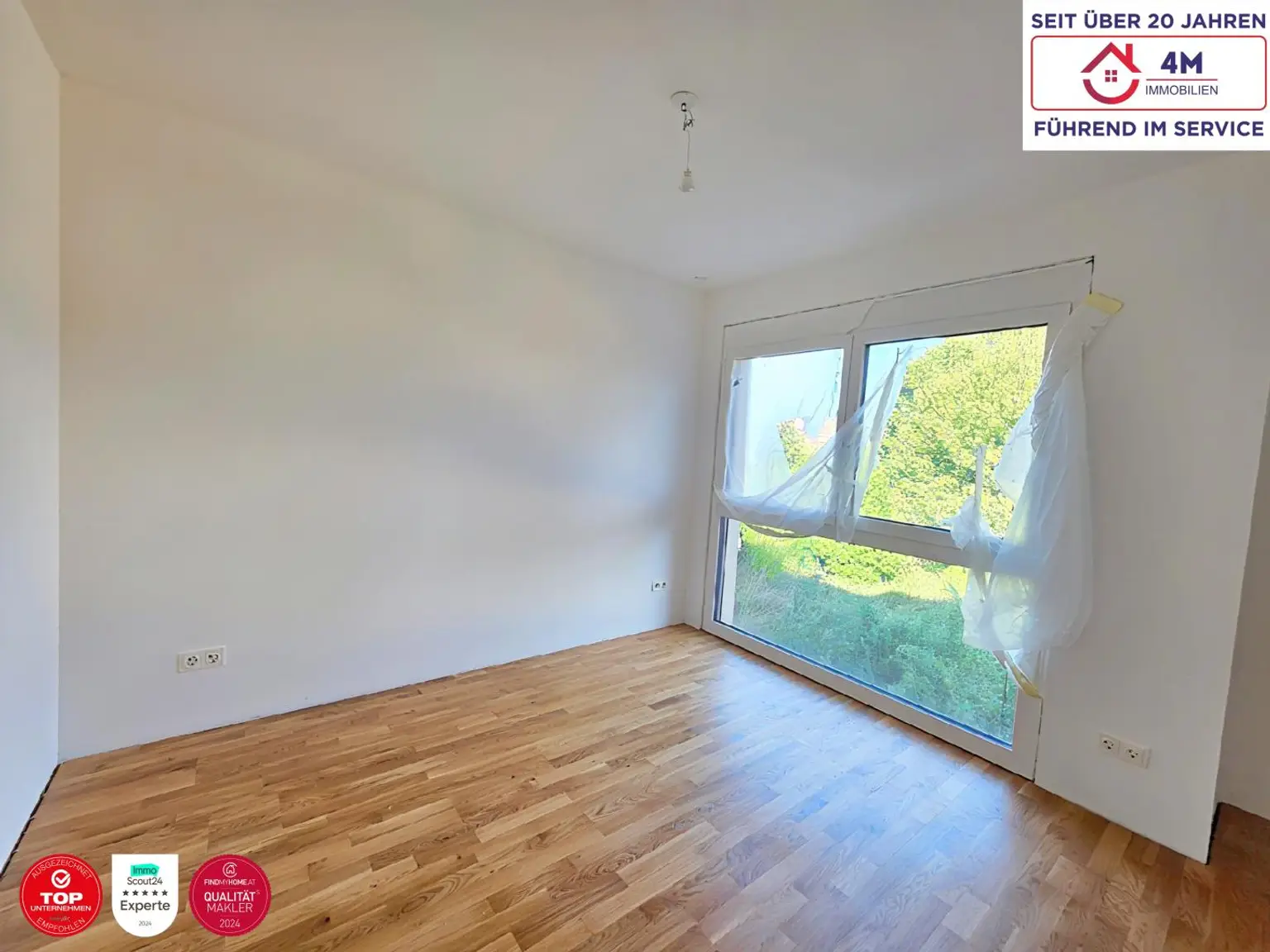 Between Calm and Clarity-Ein Reihenhaus, das Licht und Stille in Balance bringt