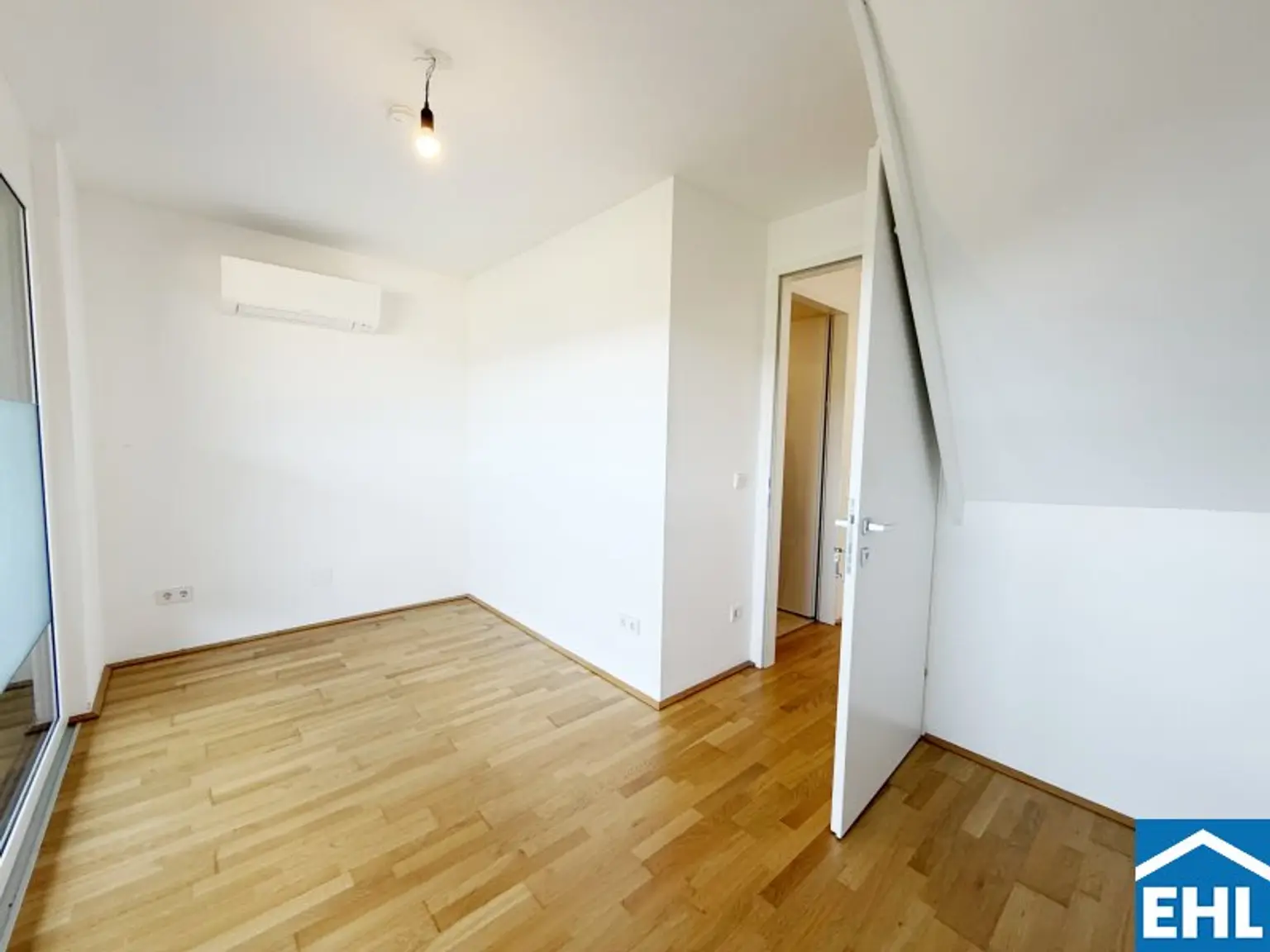 Schlafzimmer 1.1
