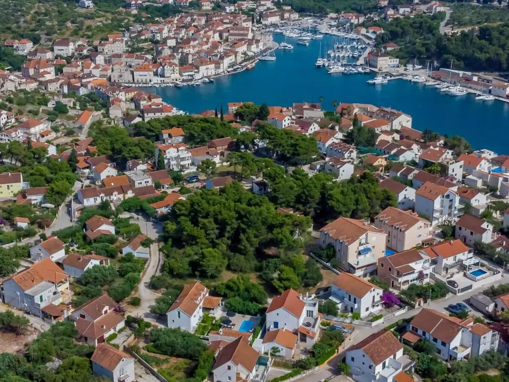 Stilvolles Haus in Milna – Mediterranes Lebensgefühl mit Investitionspotenzial