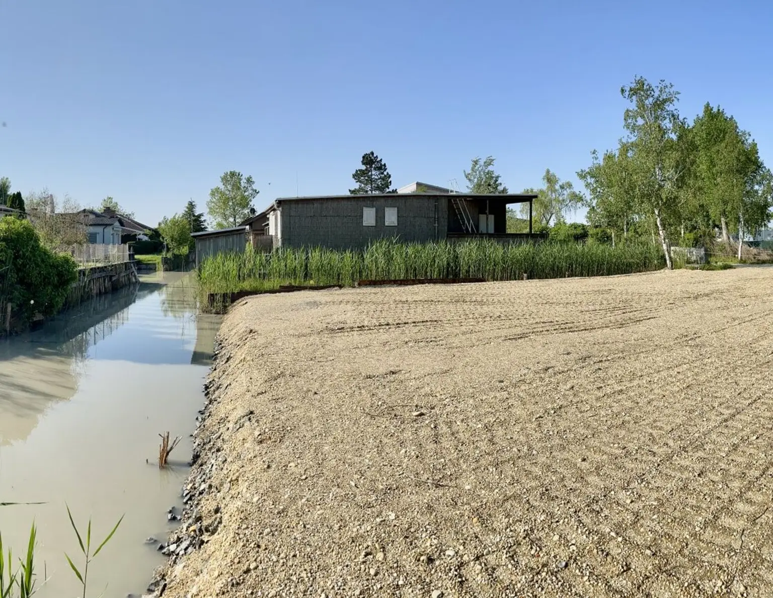 Traumhaftes Baugrundstück mit direktem Seezugang in Neusiedl am See im Refugium