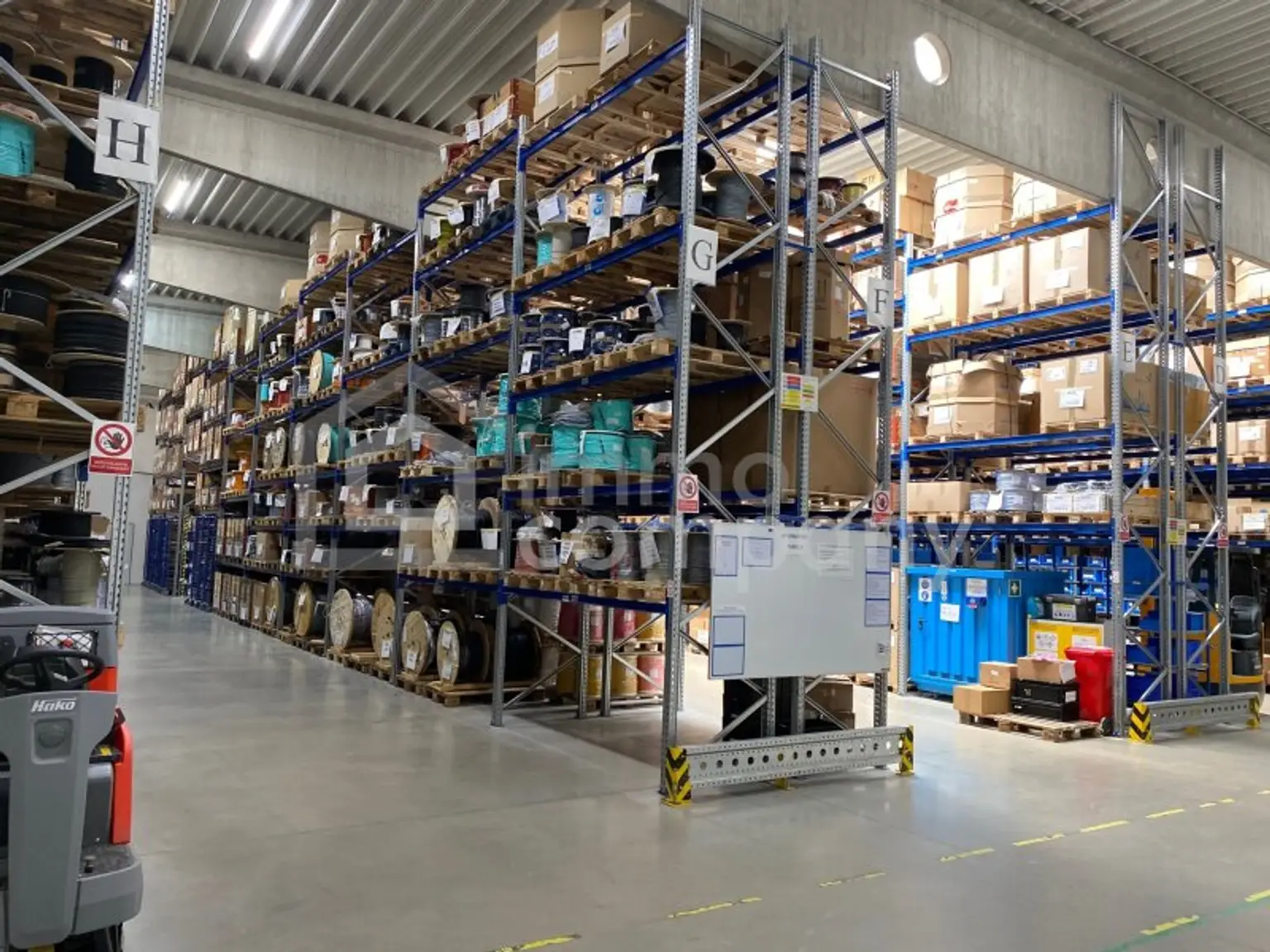 Rendite- Gewerbeobjekt, in Hlohovec/Slowakei, Produktion, Lager, Bürogebäuden  ca.11.000m² vermieteter Fläche.