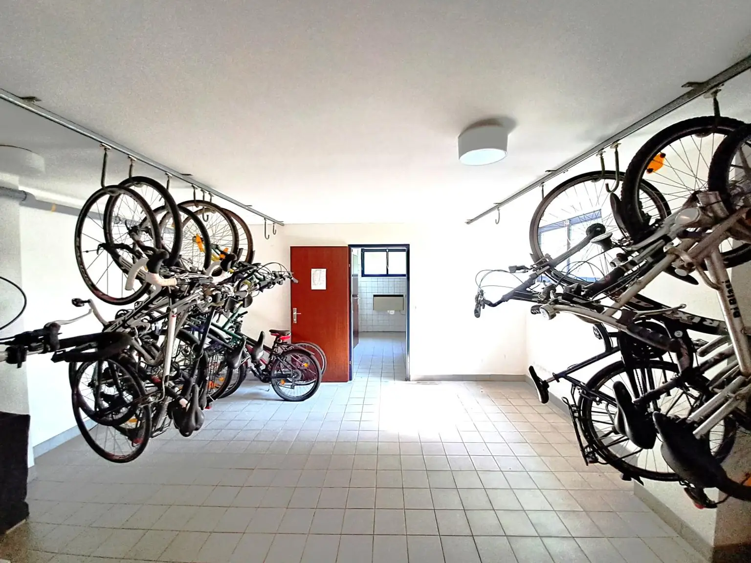 Fahrrad- bzw. Kinderwagenabstellraum