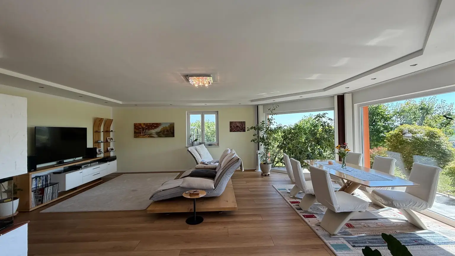 gepflegter, bezugsfertiger Bungalow mit Weitblick in sonniger Lage