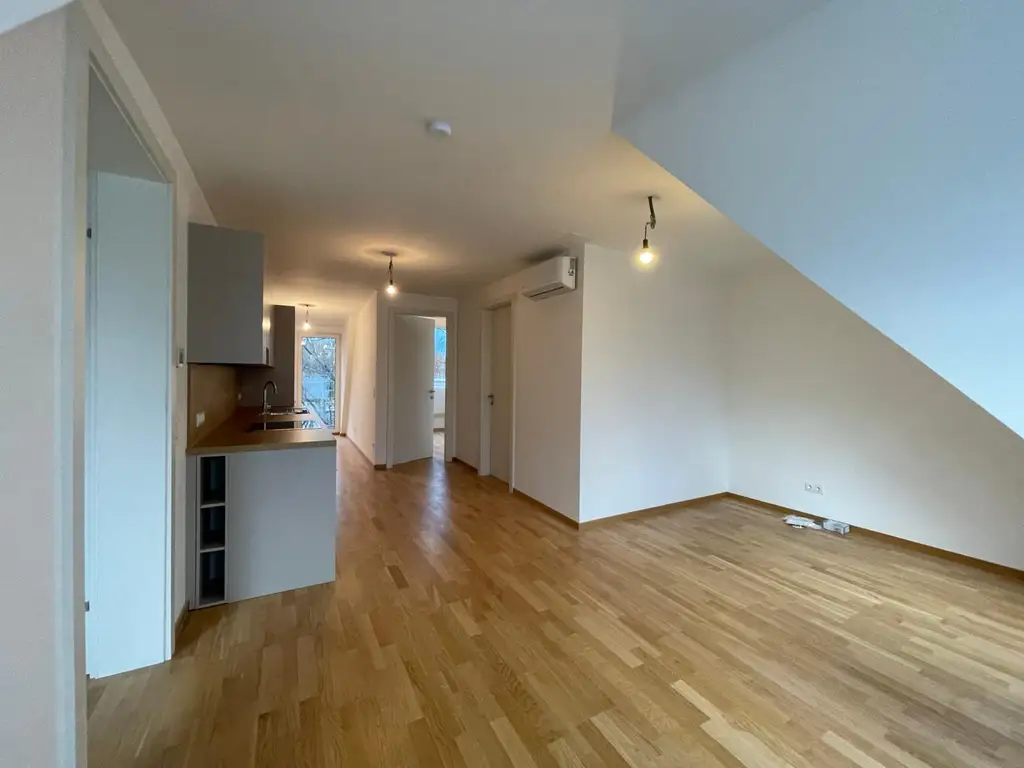DACHGESCHOSS-Traum in Döbling: 3 Zimmer, sehr große Dachterrasse mit Ausblick, Balkon, 2 Loggien, Klimaanlage, Lift, Top-Ausstattung