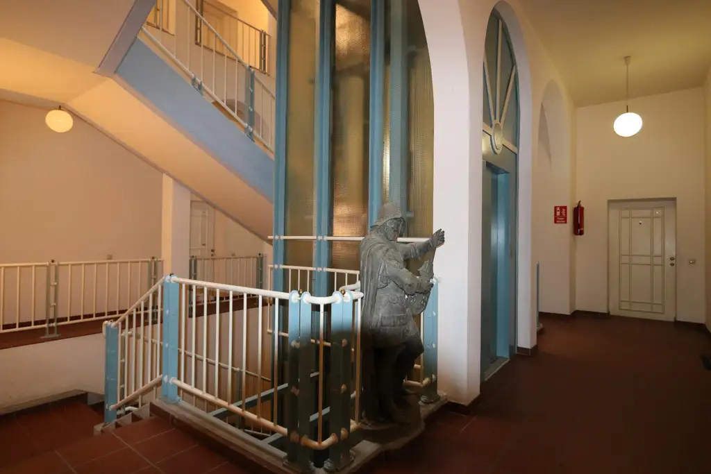 Wohnen im Schloss - 4 Zi. Wohnung mit historischem Flair in ansprechender Lage!