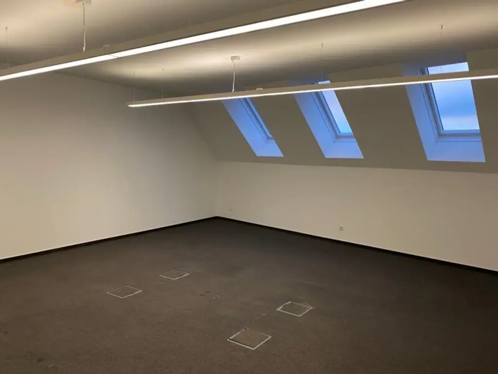 Repräsentative Bürofläche über 2 Etagen an der Landstraße!