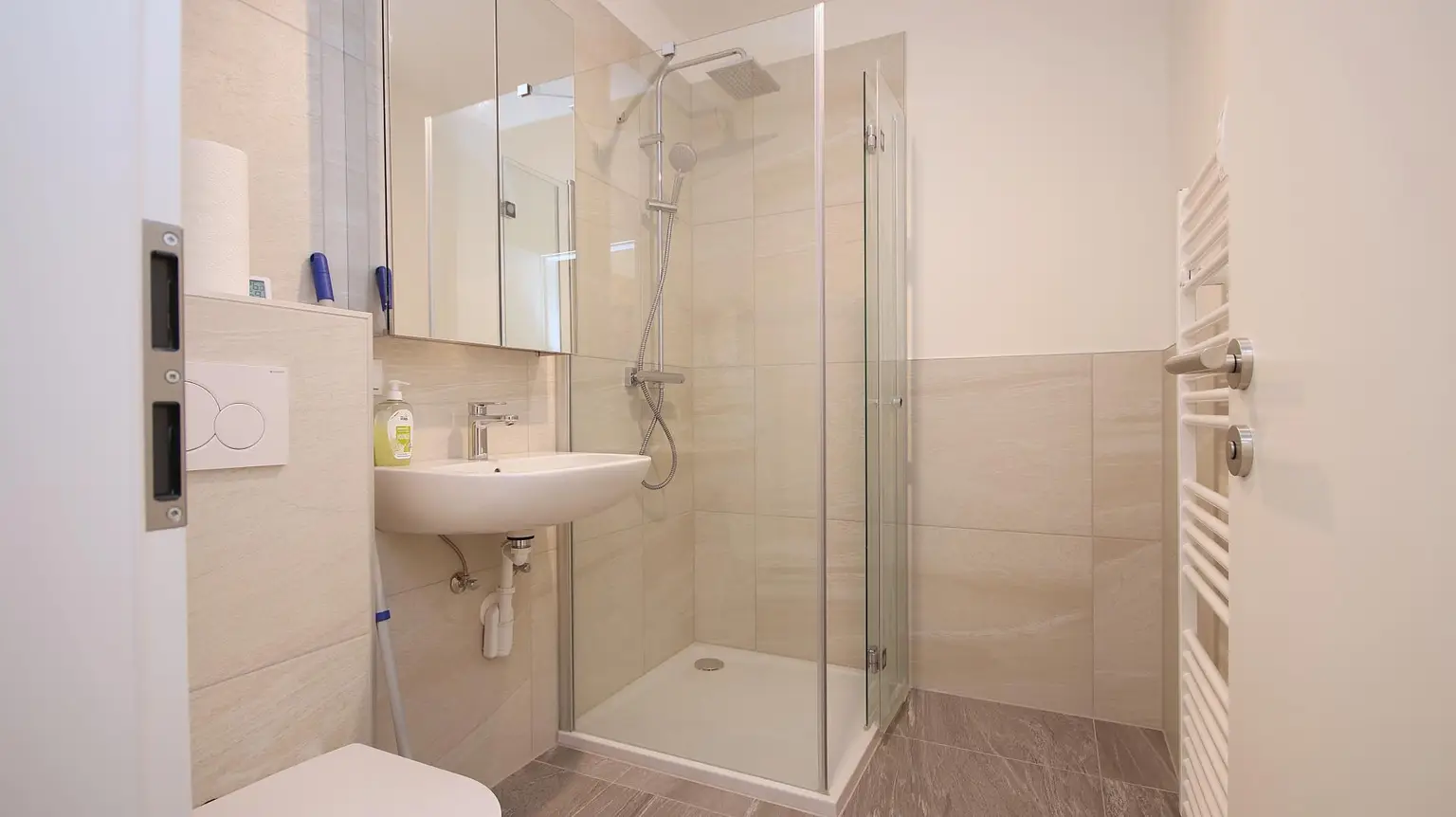 Saniertes Bad mit Toilette