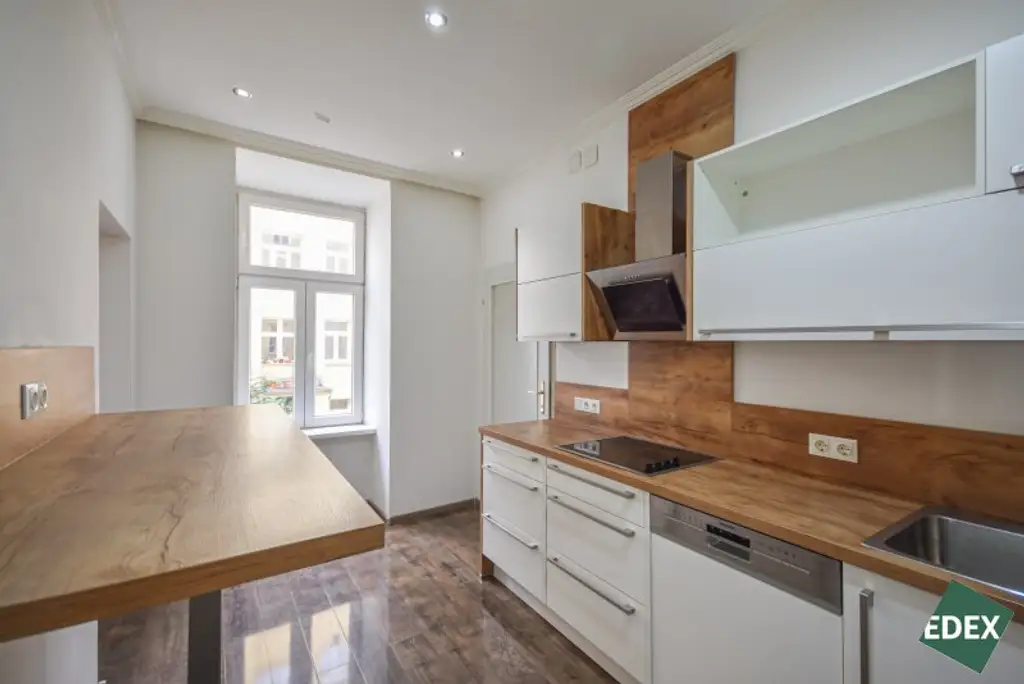 Charmante 5-Zimmer-Altbauwohnung nahe dem Schubertpark