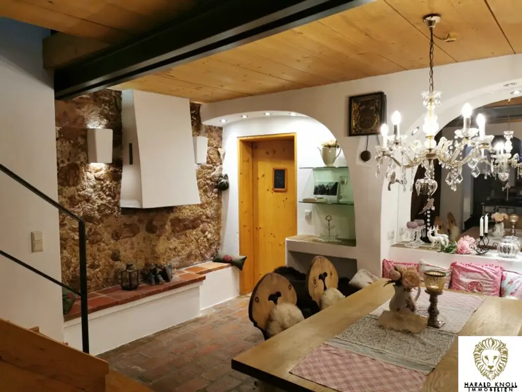 NEU! Reduzierter Preis! Historisches Haus mit zusätzlichen Geschäfts- Büroflächen  aus dem Jahre 1577 am Marktplatz