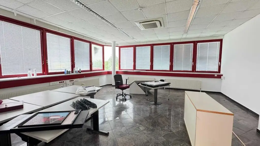 Bestandsfreie Gewerbeliegenschaft mit Lagerhalle & Bürotrakt