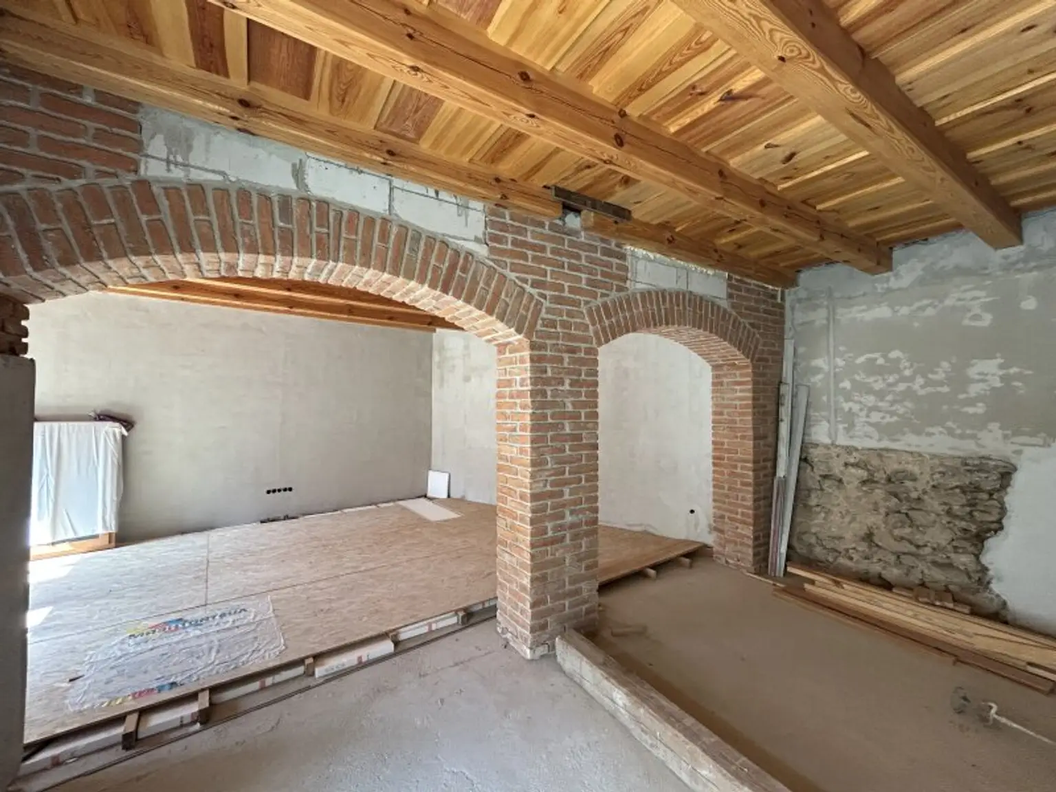 +++ Historisches Mehrfamilienhaus mit Charakter und Potenzial – eines der ältesten Gebäude Kőszegs! +++
