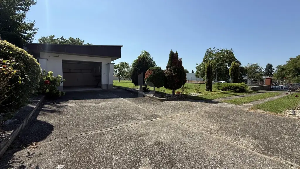 BUNGALOW MIT XXL GARTEN, KELLER & NEBENGEBÄUDE IN TOP RUHELAGE