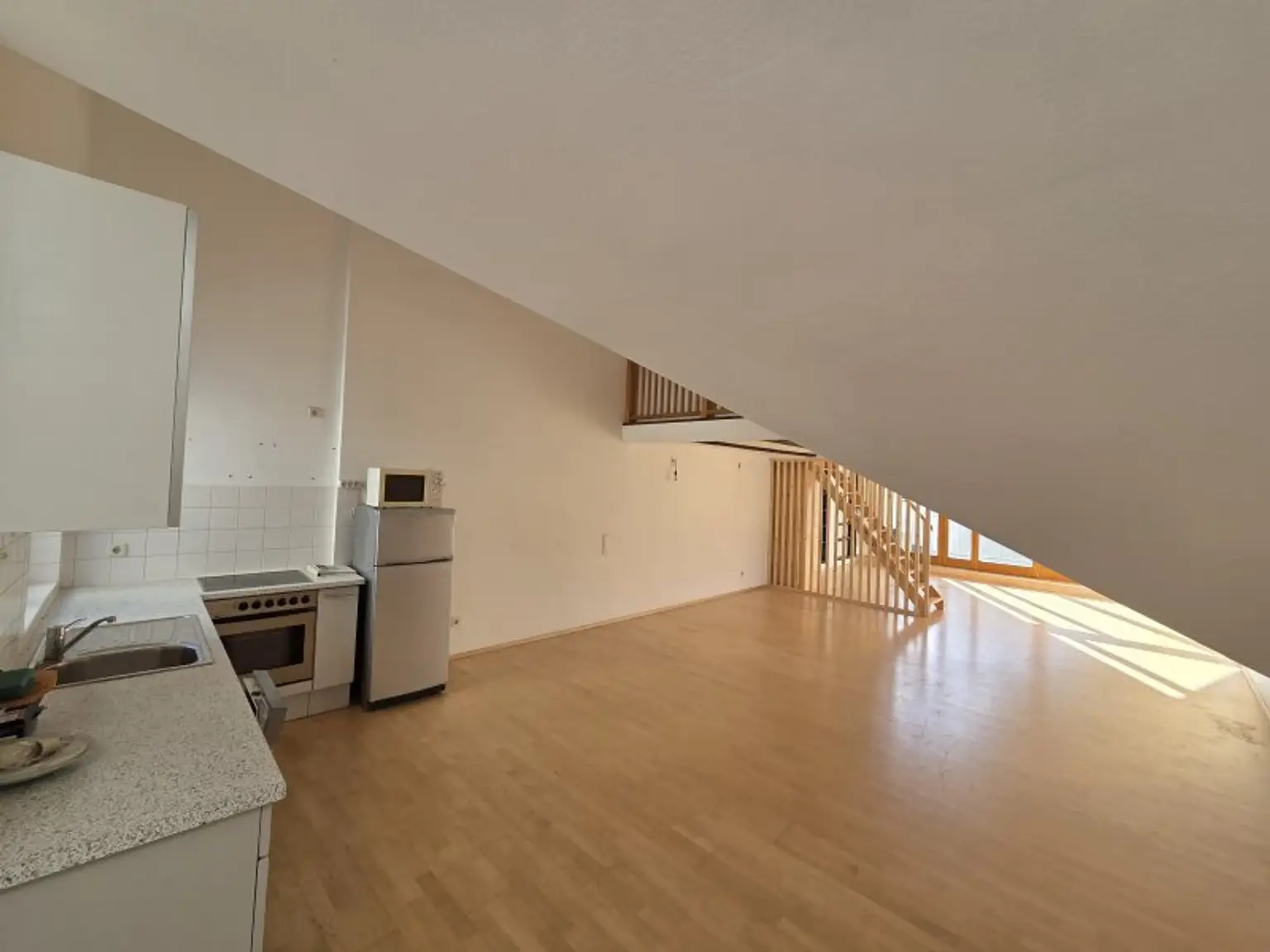 Atelierartige Dachgeschoss - Loftwohnung mit Terrasse