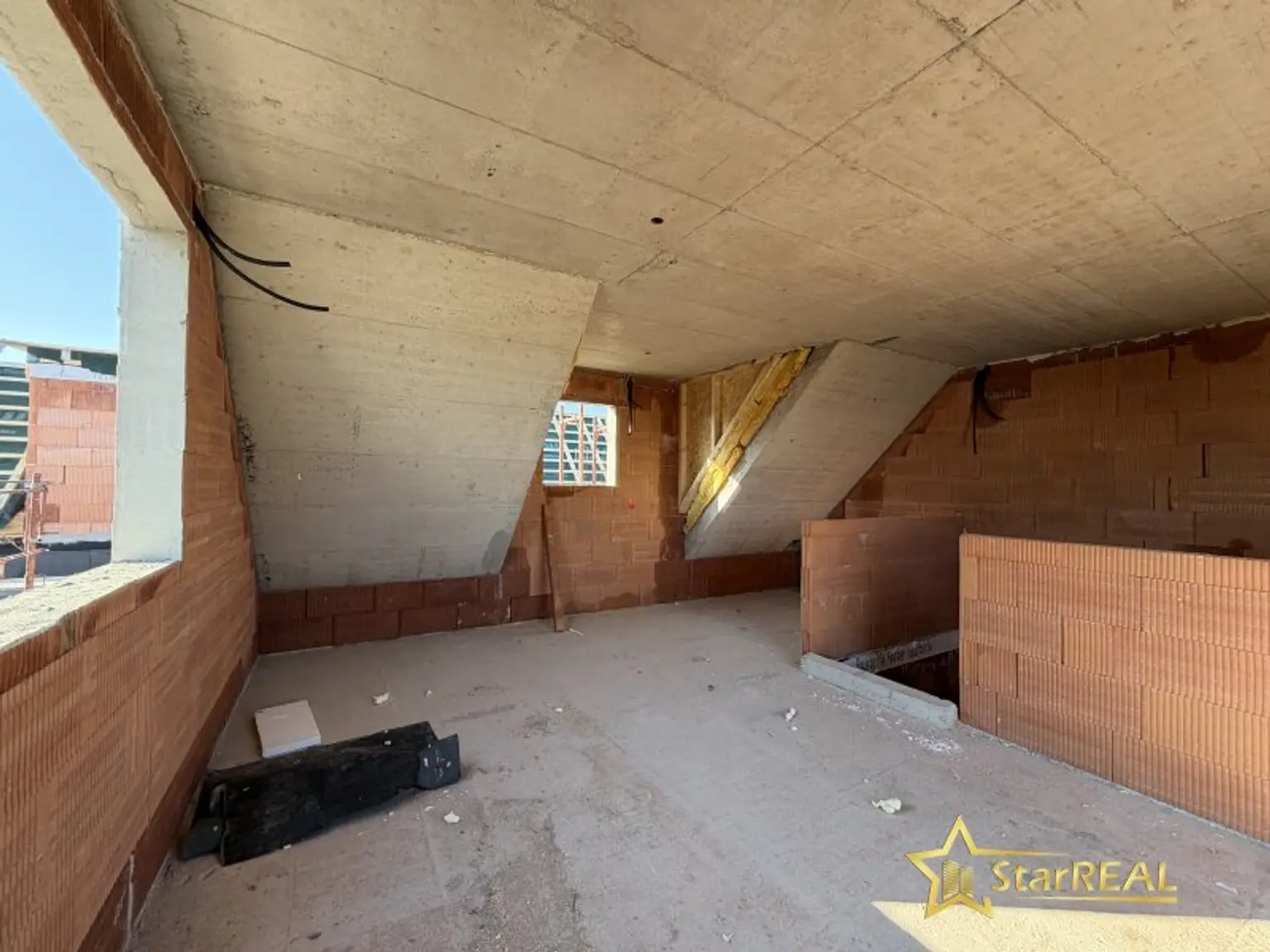 TOP U-BAHN-ANBINDUNG! EINFAMILIENHAUS MIT KELLER. 210m² GARTEN!  PROVISIONSFREI für den Käufer.